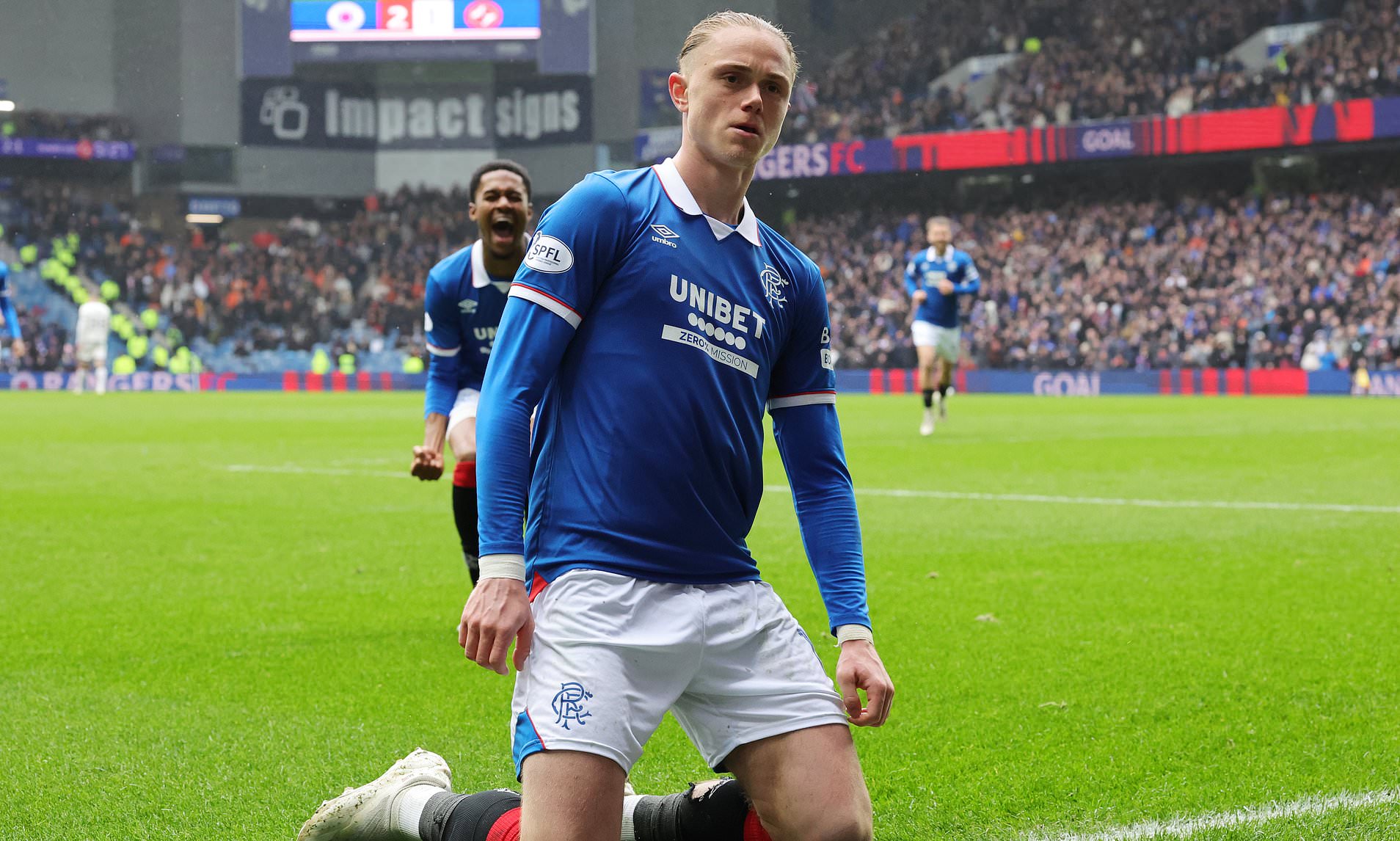 Aasgaard stars as Rangers hit top with six games left