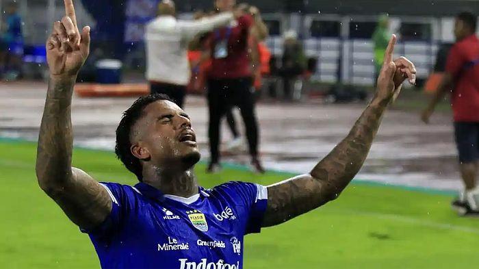 Persib Bandung Menang di Kandang Semen Padang, Hilal Cetak Hattrick Juara Persib Bandung Menang di Kandang Semen Padang, Hilal Cetak Hattrick Juara