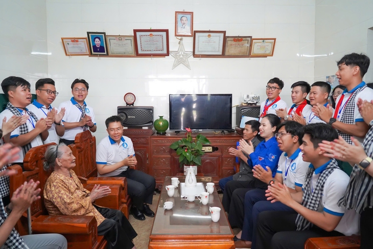 Hành trình về nguồn, học sử sống động và cảm xúc