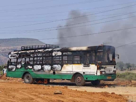 RTC bus catches fire: హైటెన్షన్ విద్యుత్ వైర్లు తగిలి ఆర్టీసీ బస్సులో ...