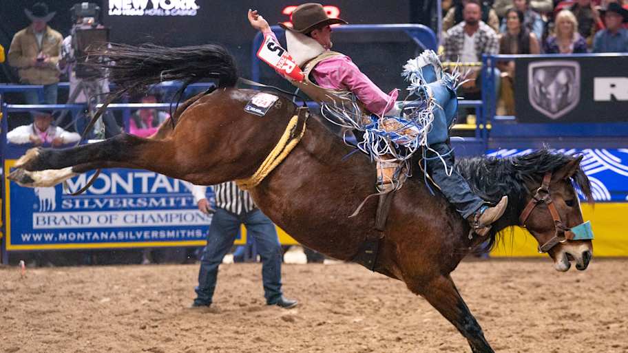 2024 world champion Dean Thompson announces cancer diagnosis and begins ...