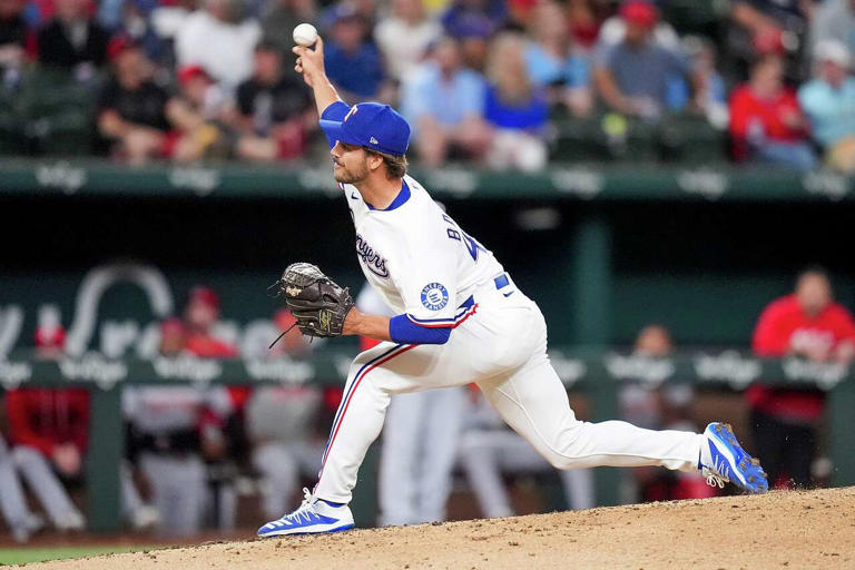 Rangers make season's first roster move, placing reliever Carter ...