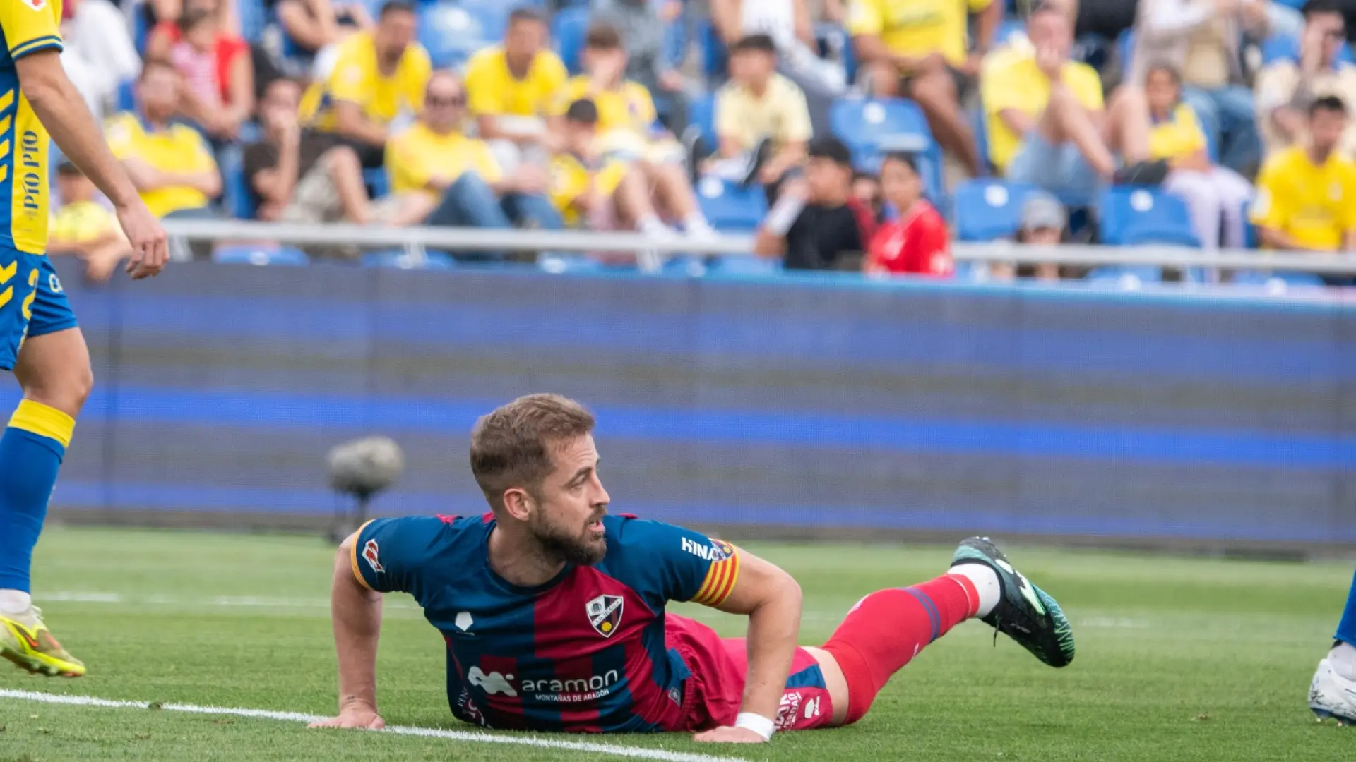 La SD Huesca se deja remontar en Las Palmas y sigue agonizando (2-1)