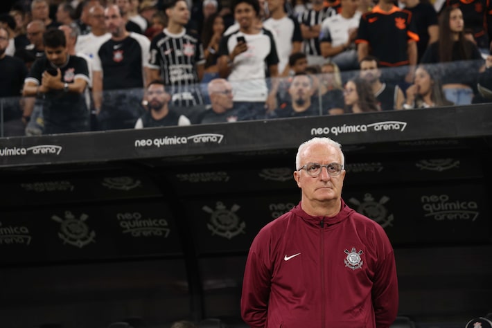 Dorival Júnior não resiste à nova derrota e é demitido do Corinthians