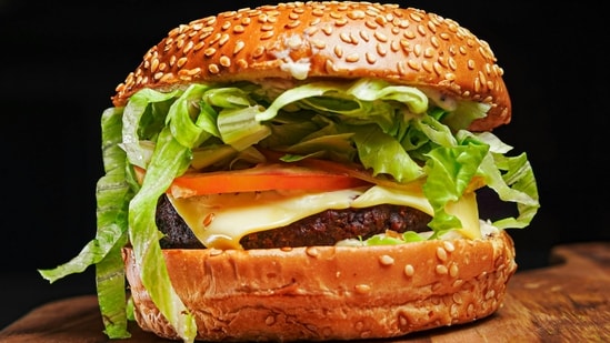 Dietitian shares 5 fast food orders to indulge in while trying to lose ...