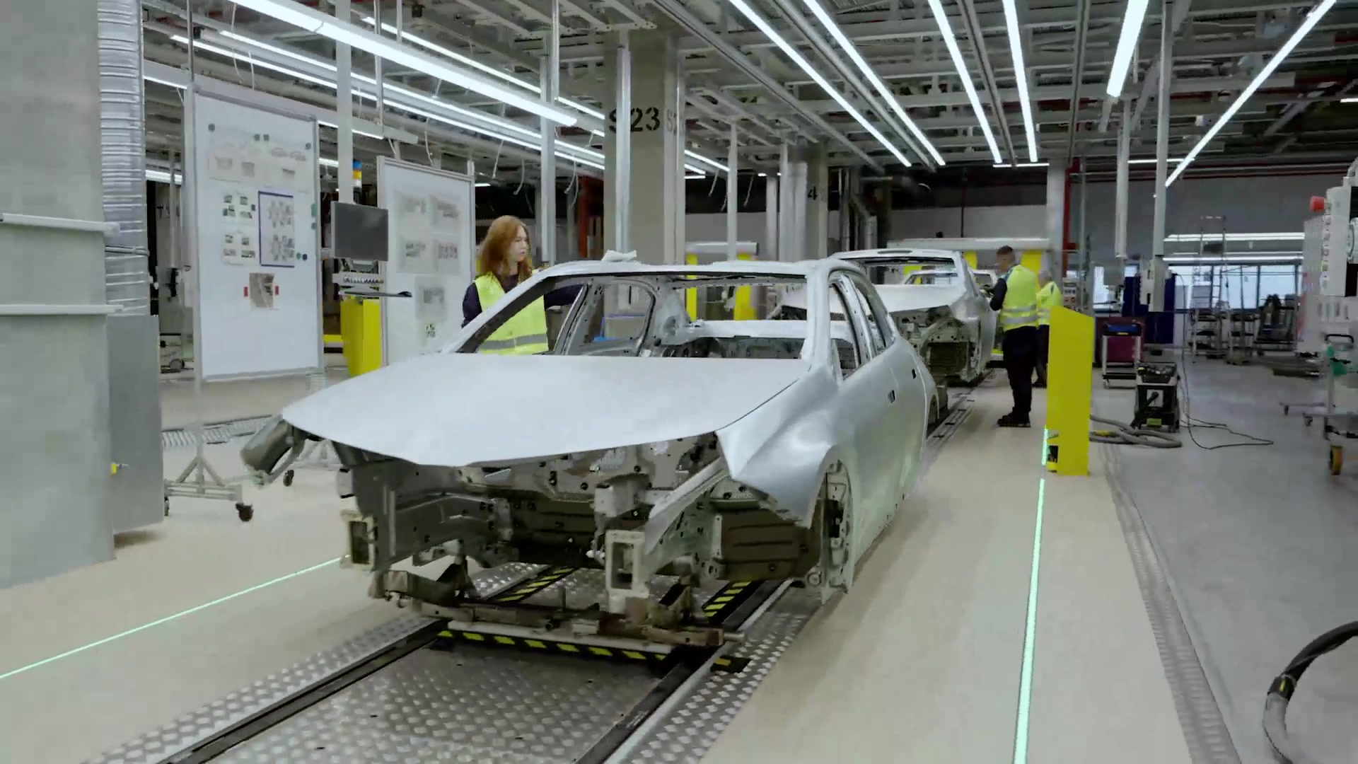 BMW Group Plant Munich body shop – Building the BMW i3