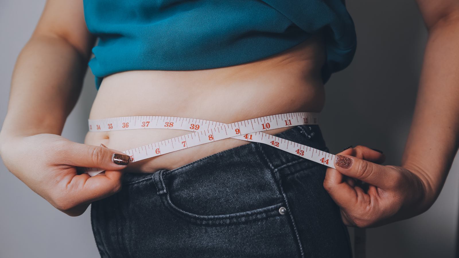 Sitting all day? These simple habits will help you avoid weight gain at your desk job