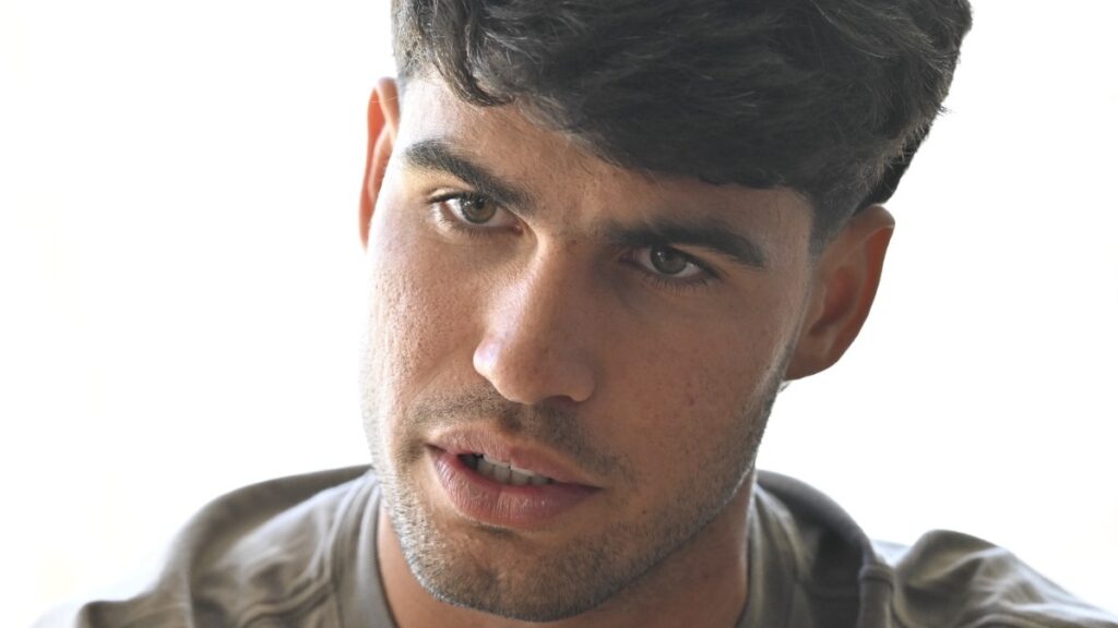 À l’in­verse de Sinner, Alcaraz se lâche en confé­rence de presse ...