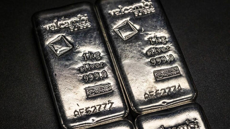 Silver rate today loses 1% as dollar strengthens, Fed rate-cut hopes ...