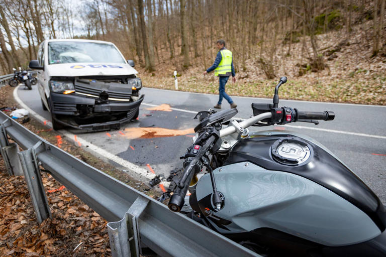 Frontalcrash bei Sebnitz: Motorradfahrer kommt ums Leben