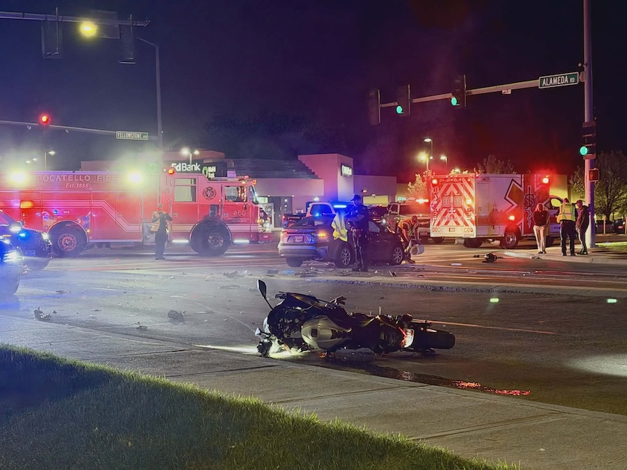 At least 1 injured in late-night crash in Pocatello<br>