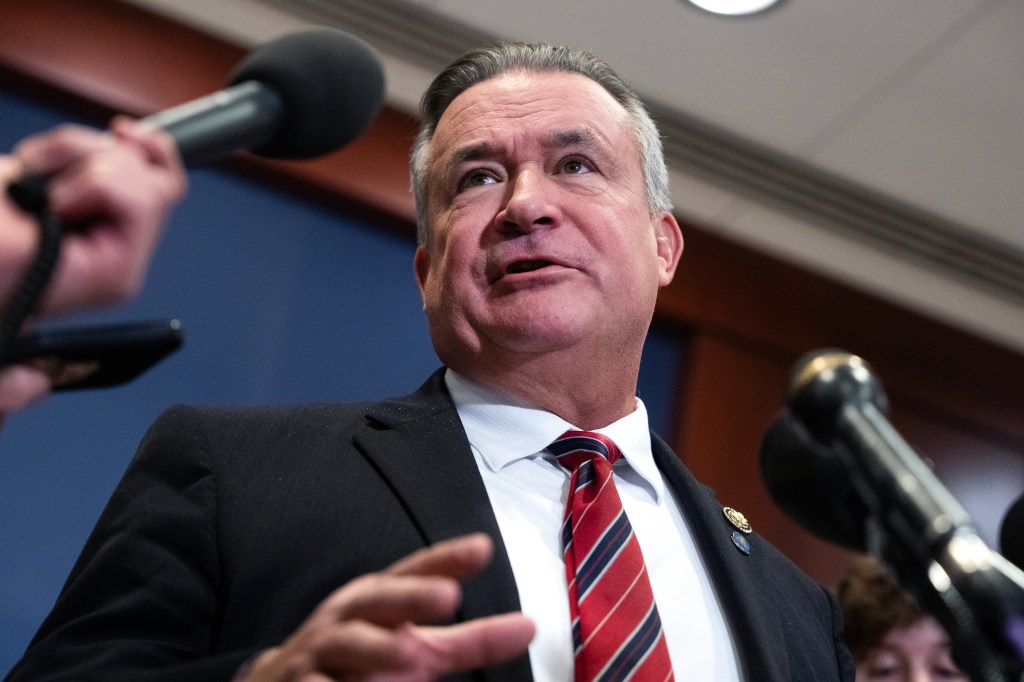 GOP lawmaker reacts to Hegseth firing officers: "Lack of character"<br><br>