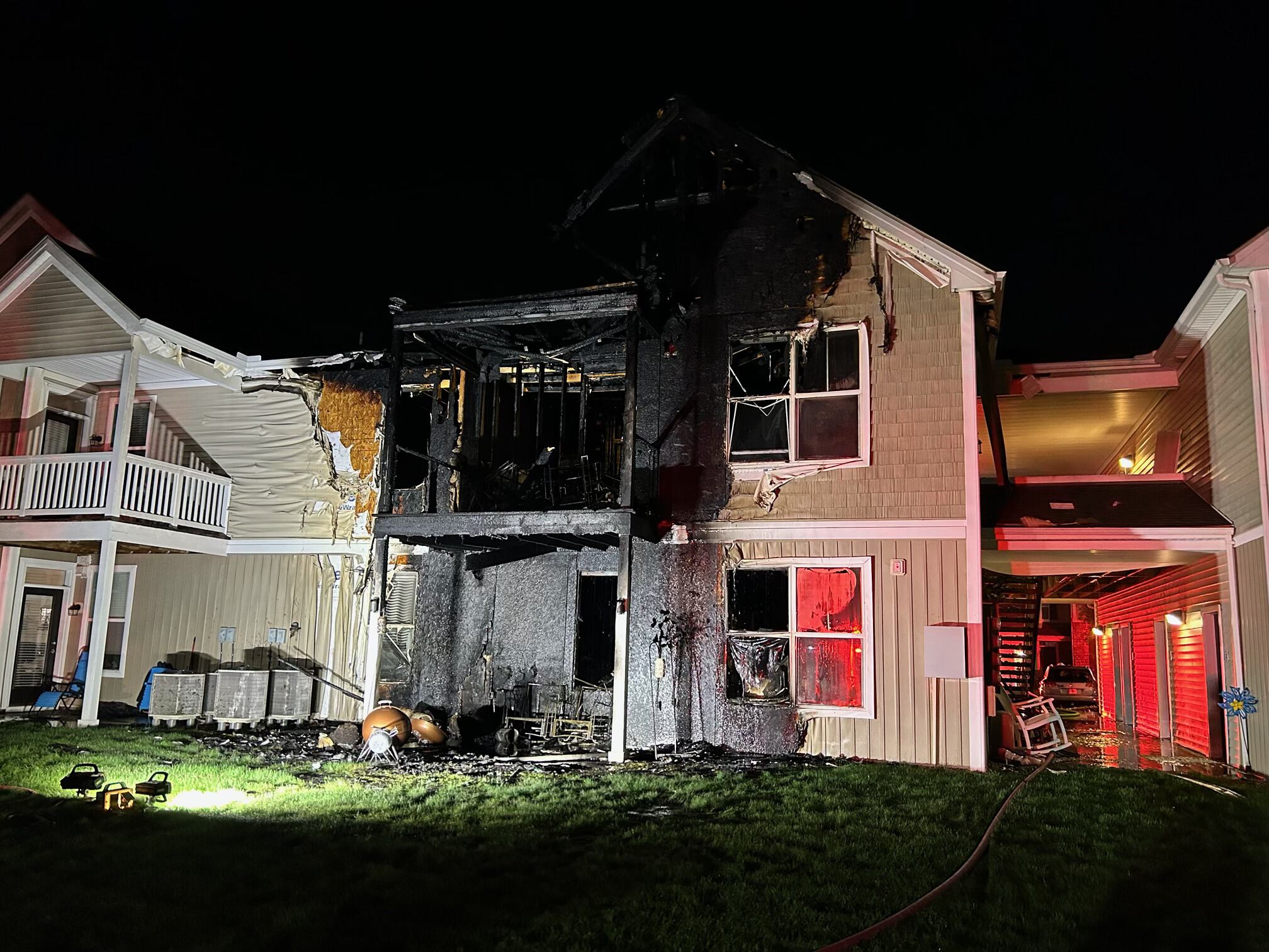 Firefighters respond to blaze at Warren County apartment complex