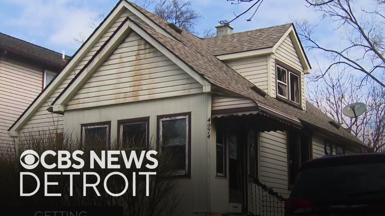 2 killed in Detroit house fire on city's east side
