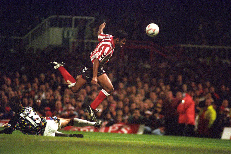 OTD (26/10/1993): Keeper wins cup-tie for Villa at Roker