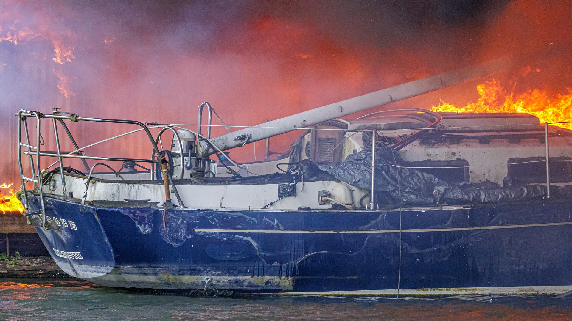 Fire sinks 2 boats and burns dock along Columbia River at Rainier