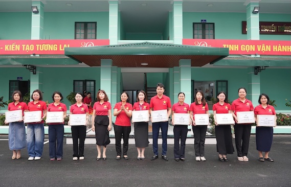 Biểu dương tập thể, cá nhân đạt giải cuộc thi do Công đoàn tổ chức