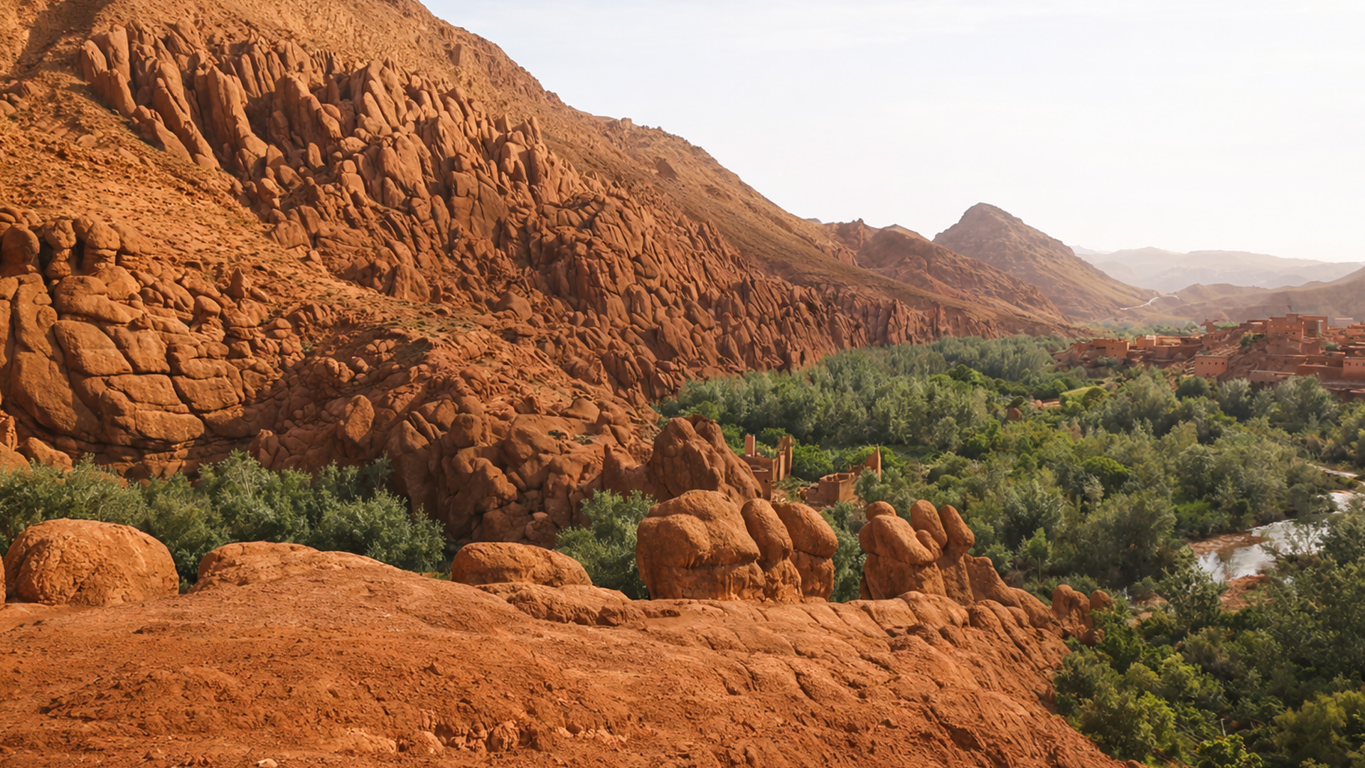 A settlement trapped between rock and heat