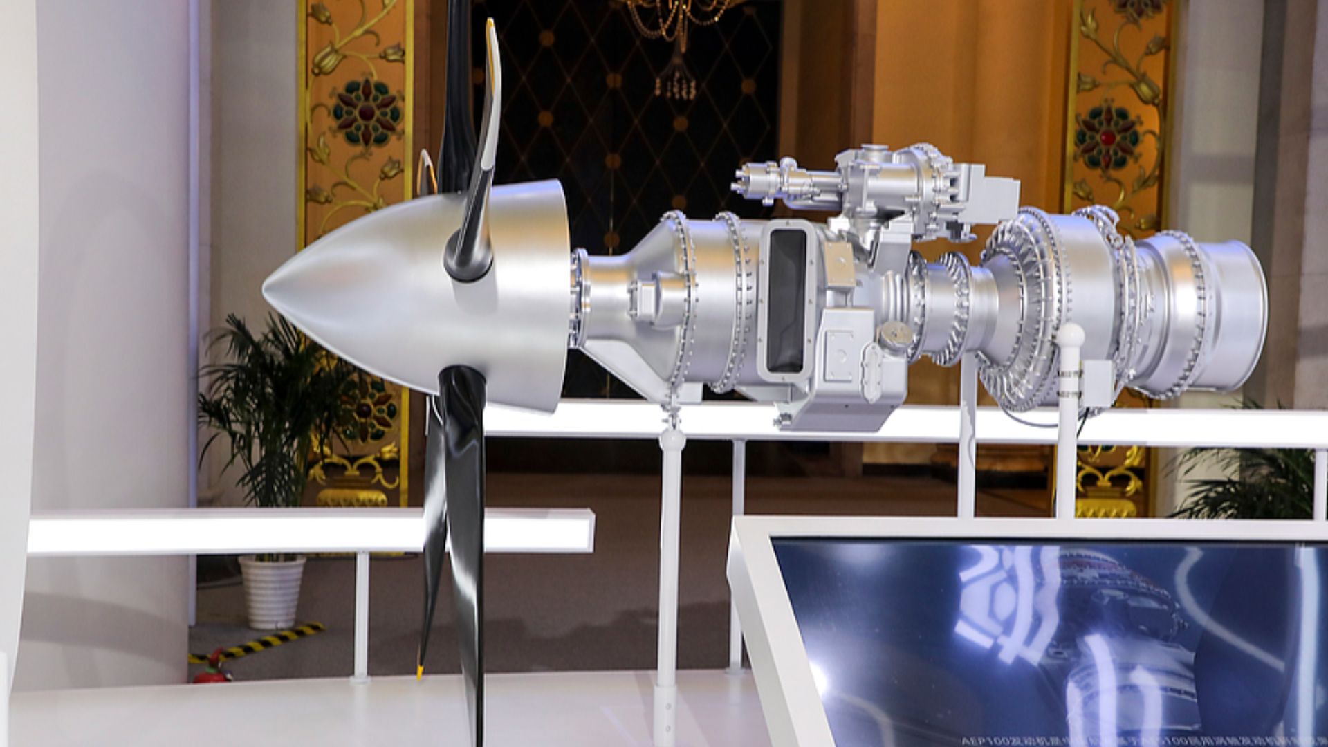 World’s first megawatt-class hydrogen turboprop engine completes maiden ...