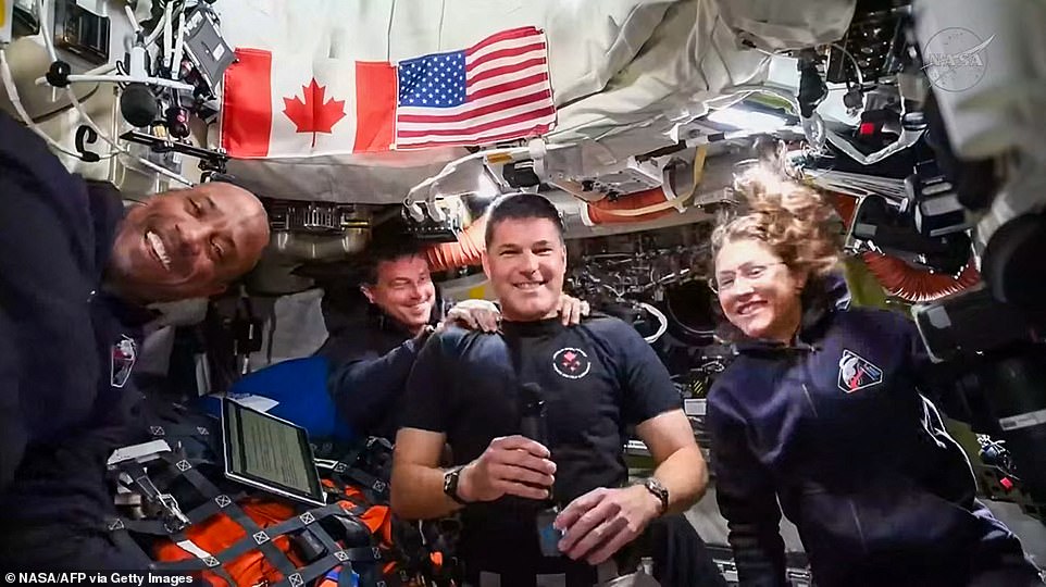 NASA will lose contact with its astronauts for 40 minutes tonight