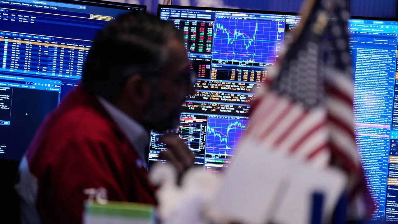 US markets mixed amid falling oil prices and rising tensions with Iran