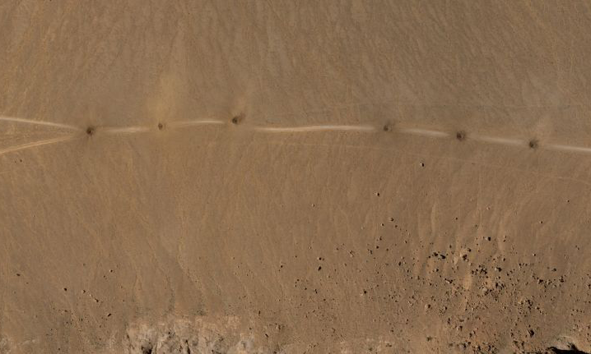 Ảnh vệ tinh loạt hố bom gần khu vực giải cứu phi công Mỹ