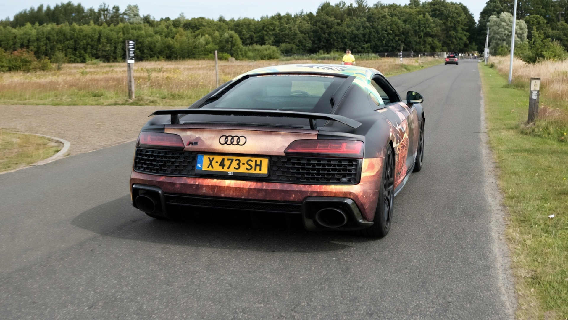 getunter-audi-r8-meistert-enge-stra-en-grenzenloses-fahrvergn-gen