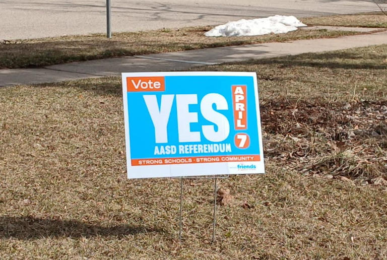 Referendum 'yes' campaign supported by teachers' union, county exec