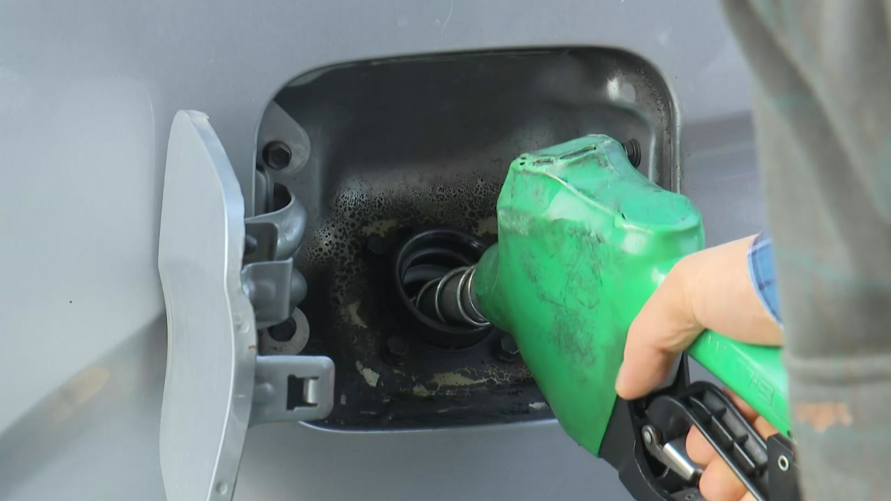 서울 휘발유 가격 2천 원 돌파, 이란 전쟁이 장기화하면서 국제 유가가 급,, 부산의 AI 전환 포럼 개최