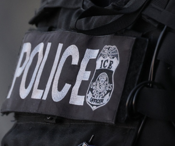 NY Times: Video leads to dropped charges, agents put on leave in Minn. shooting<br>