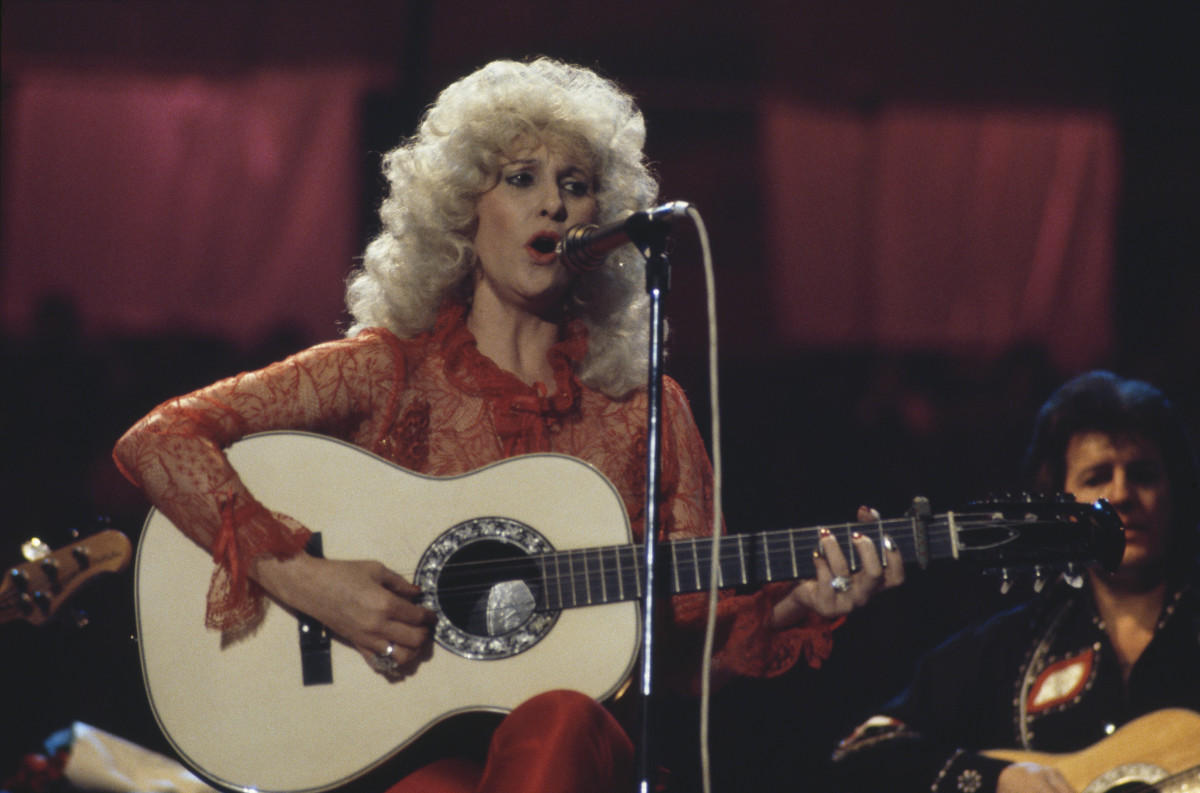 28 years ago, country music lost a timeless icon