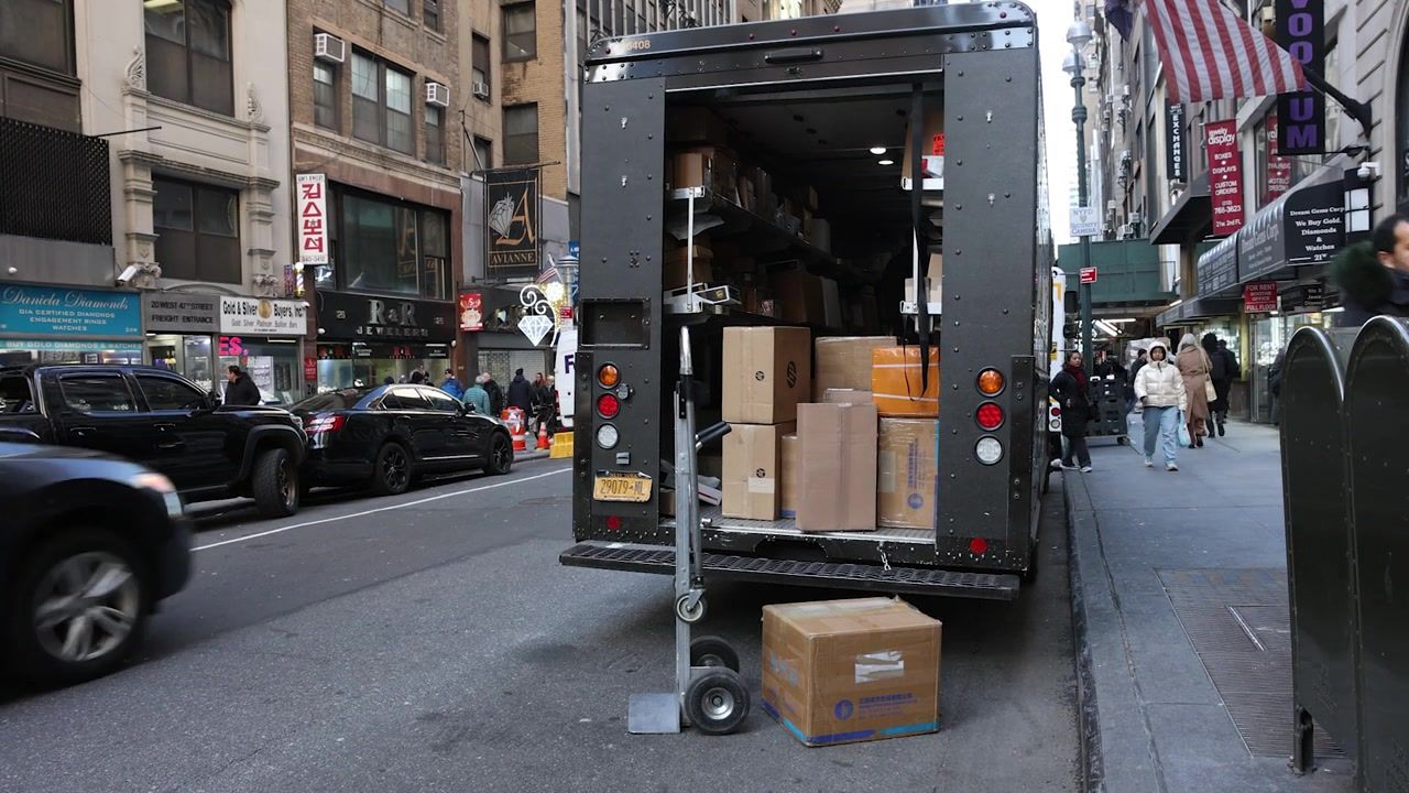 Amazon slaps 3.5% fuel surcharge as Iran war drives oil costs higher
