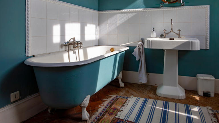 This shoe rack hack is perfect for tiny bathrooms with no cabinets