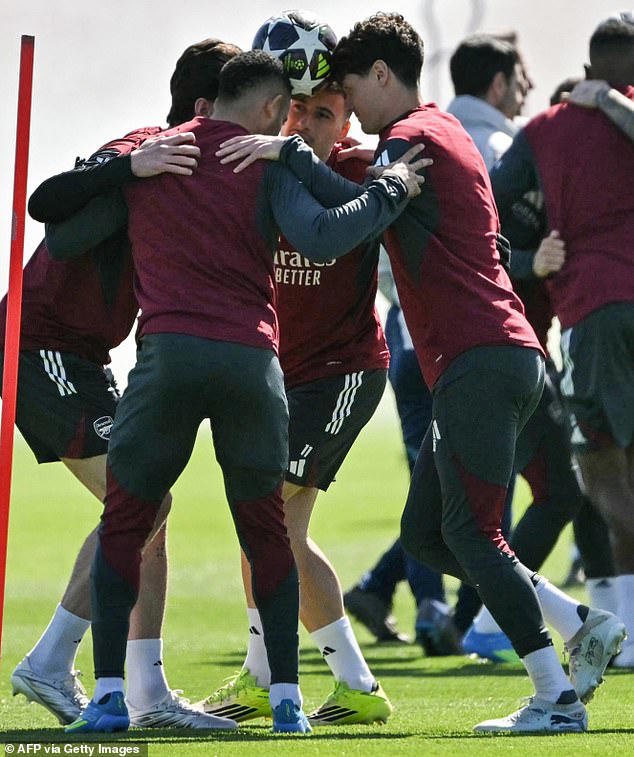 Arsenal mocked for bizarre training drills - including huddles and pens ...
