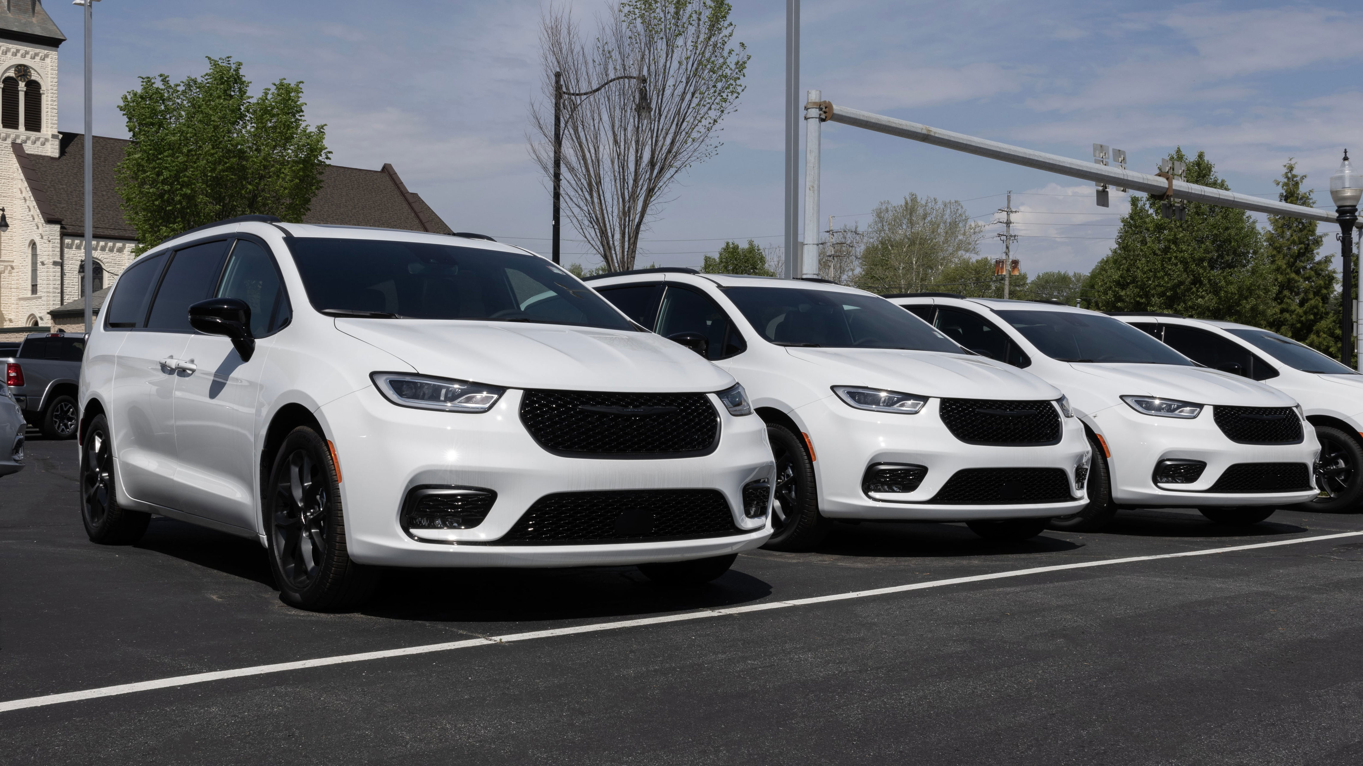 Recall alert: 178K Pacifica, Voyager minivans recalled over issue with ...