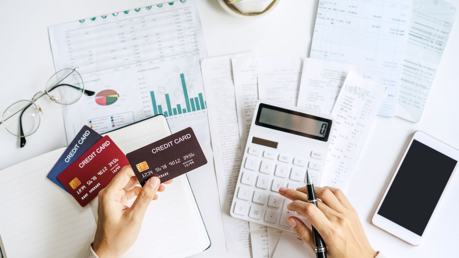 16 credit card habits Canadians should fix before spring trips get pricier