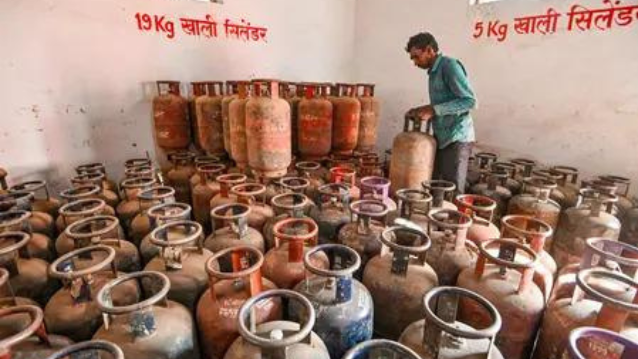 Govt mulls building LPG reserves as Nayara refinery shutdown threatens ...