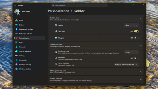 Taskbar settings shown on Windows 11 desktop