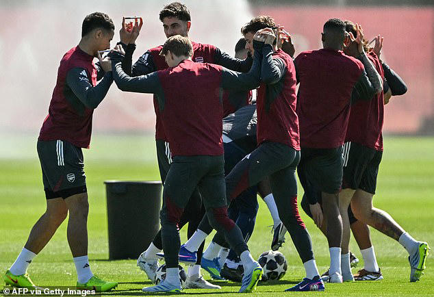 Arsenal mocked for bizarre training drills - including huddles and pens ...