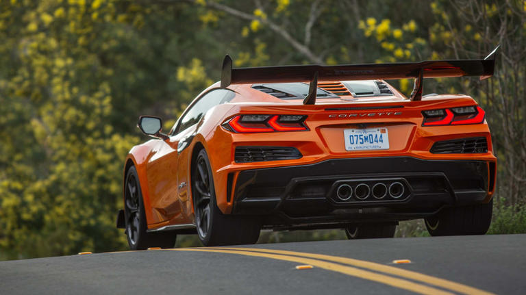 Chevy Corvette under stop sale because a software glitch might not tell ...