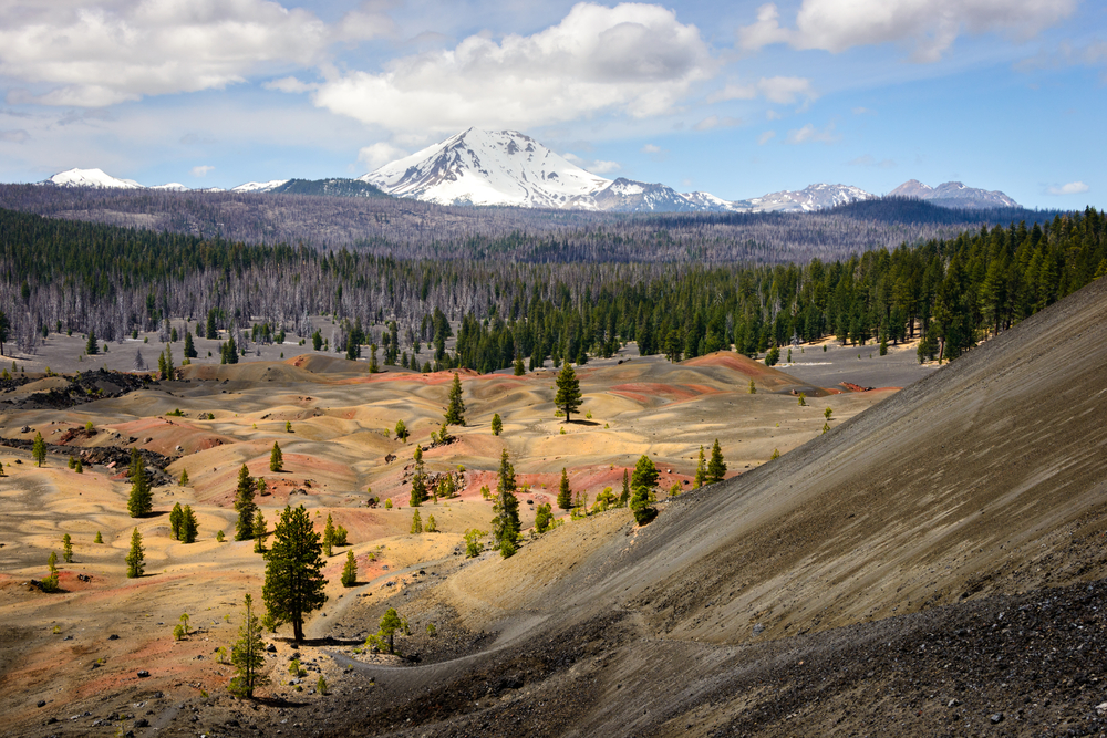 One road in California and Oregon passes 5 volcanoes, 800 caves, and ...