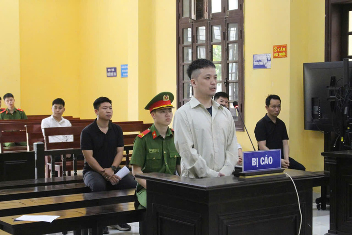 Cưỡng đoạt tiền của CSGT, TikToker Lê Việt Hùng lĩnh 7,5 năm tù