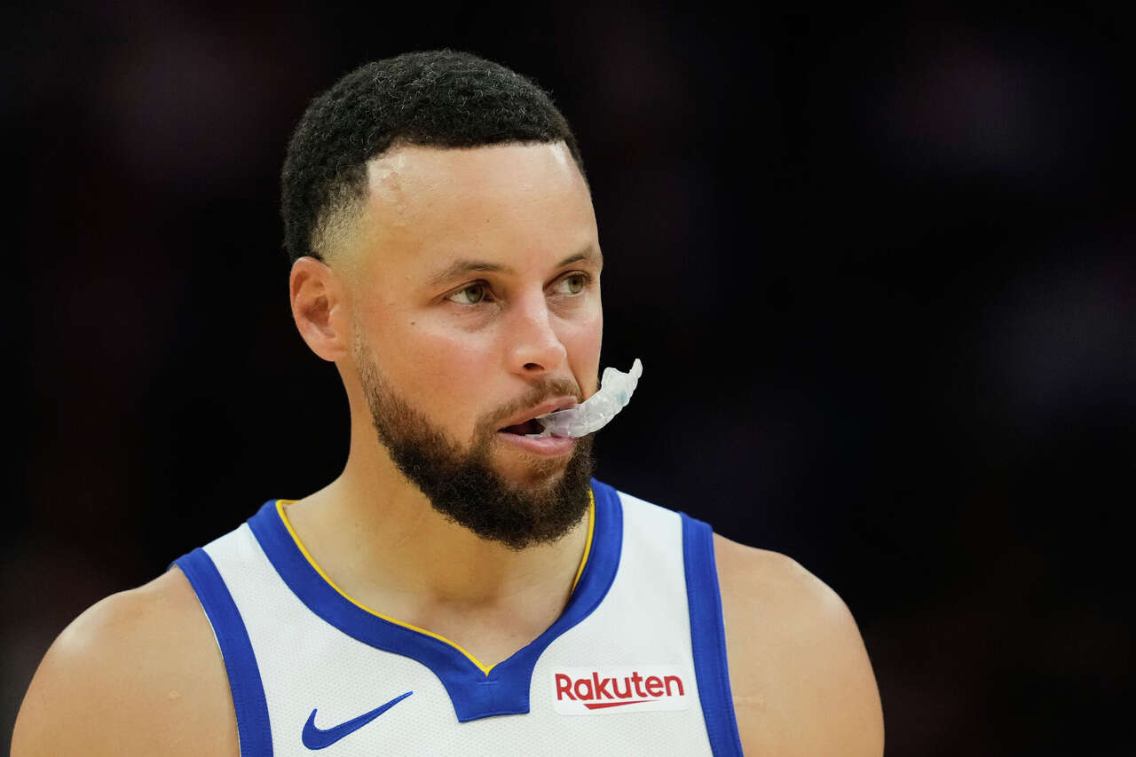 NBA admits missing 2 key calls in last minutes of Warriors' 1-point loss