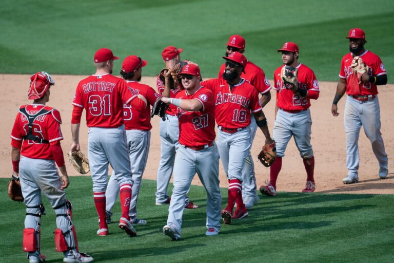 Former Mariners pitcher: angry Seattle fans 'don't know baseball'