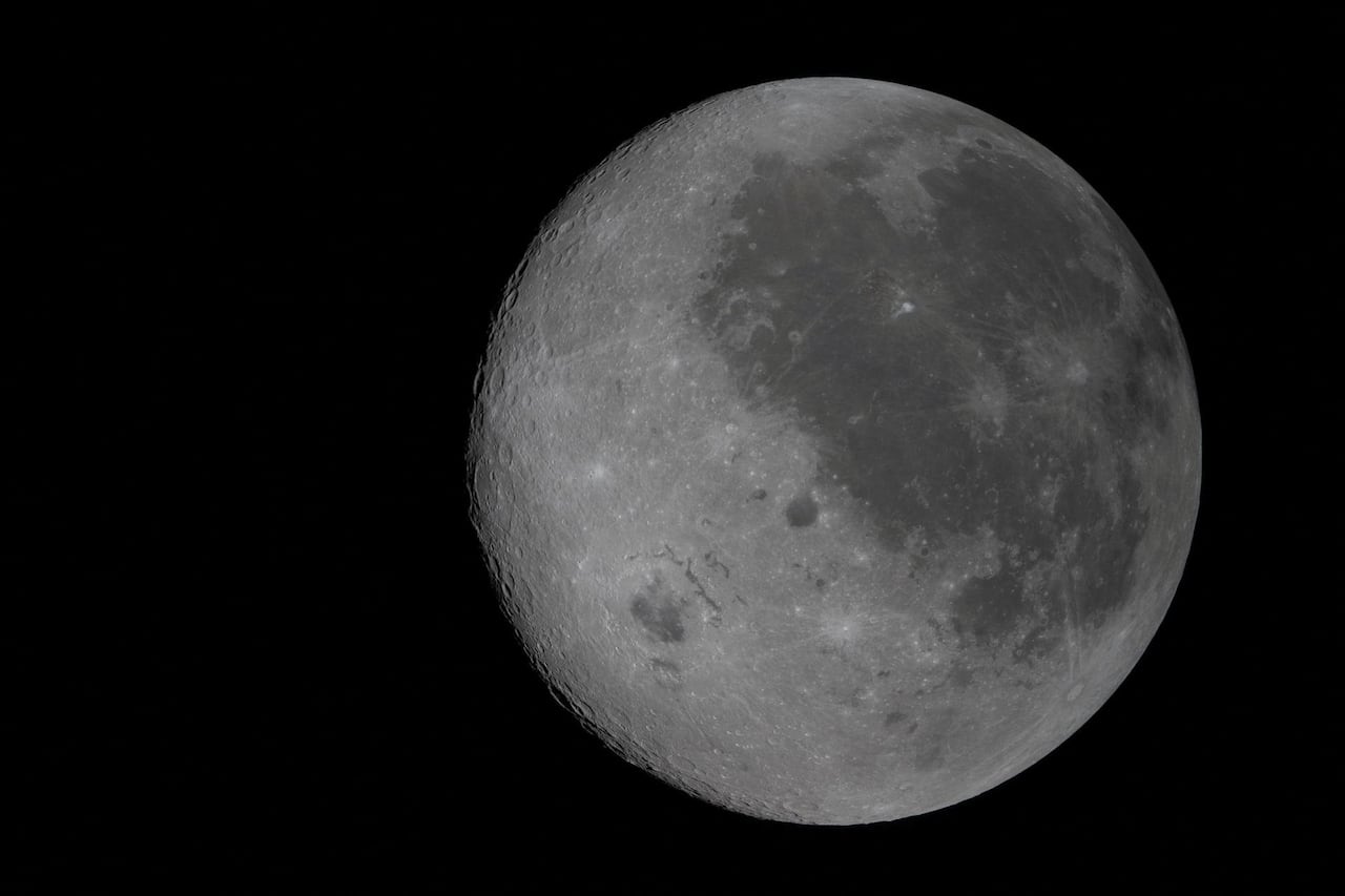 Artemis II crew breaks distance record, loops around the moon and heads ...