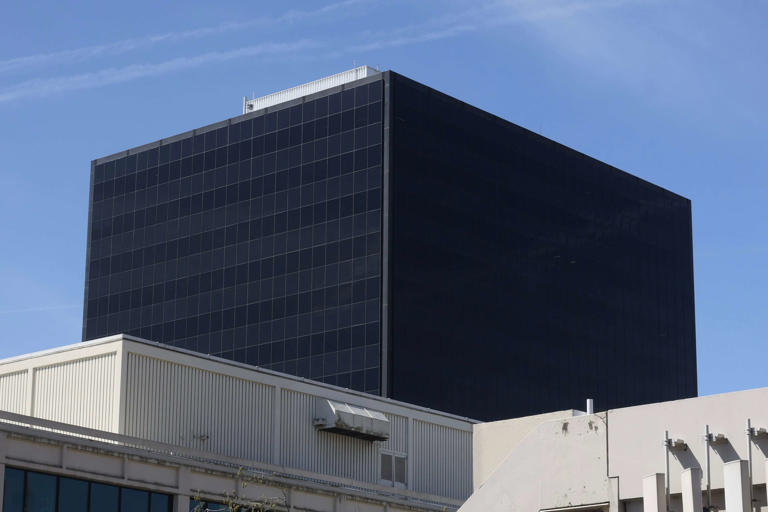 Another downtown Portland office tower sells amid foreclosure lawsuit