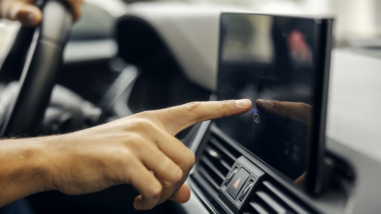 How to properly clean your car's infotainment screen