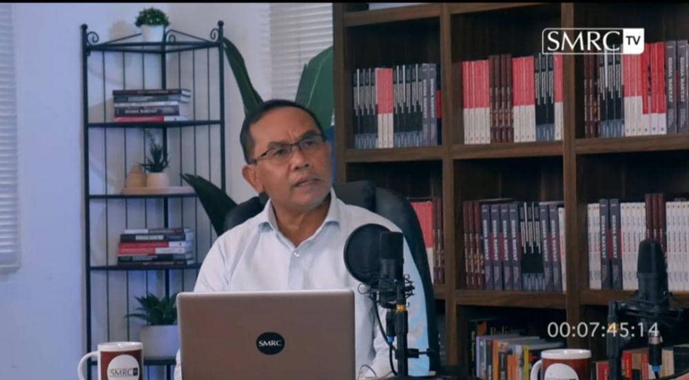 Saiful Mujani dalam program Bedah Politik bersama Saiful Mujani episode ‘Pemilih Nasdem Dukung Anies atau Ganjar?’ pada Sabtu (18/6/2022). (YouTube/SMRC TV).