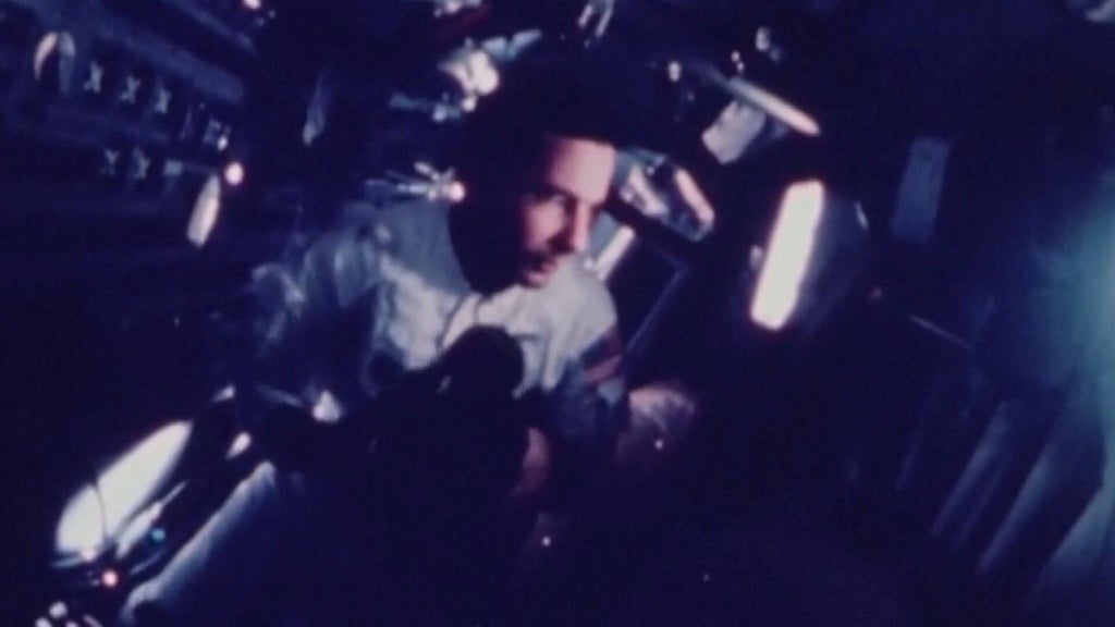 Late Apollo 13 commander Jim Lovell recorded wake-up message for ...