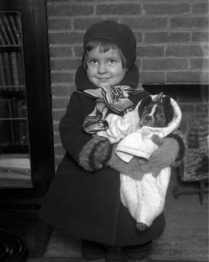 44 historical moments that show the unchanging bond between dogs and ...